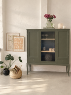Sideboard med glasdörr handmålad