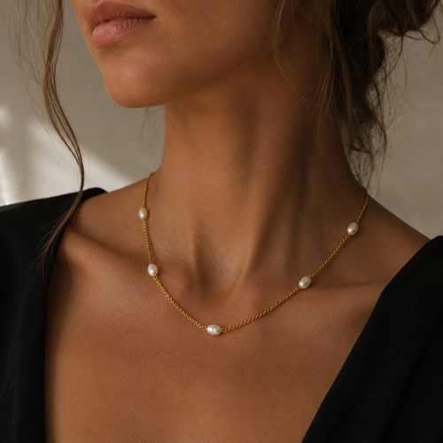 Classic pearl necklace